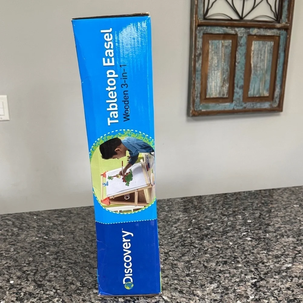 Discovery Wooden Tabletop Easel with Paper Roll